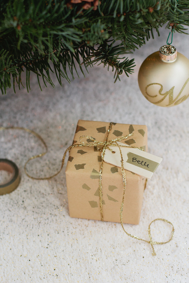 holiday christmas gift wrap // gold flecked  // via Anastasia Marie